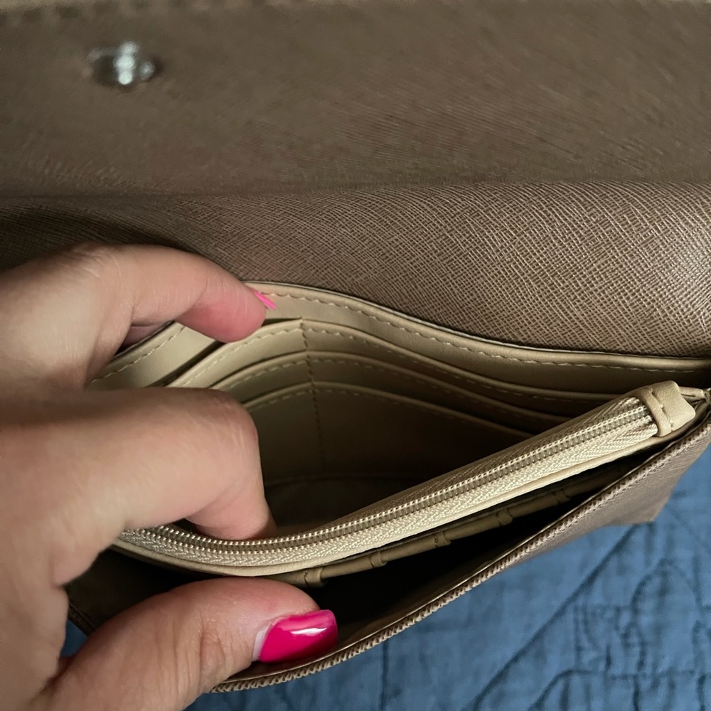 Pink wallet ππ - Picture 2 of 5